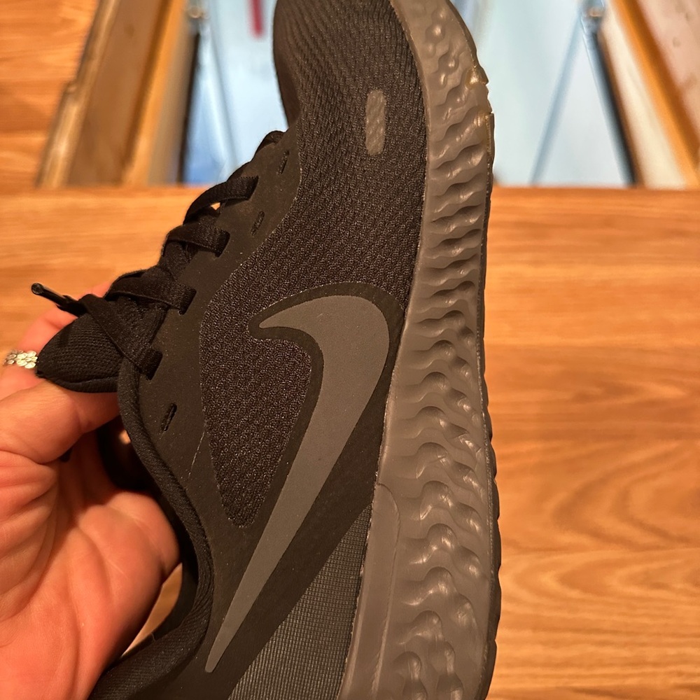 Nike Men's Black and Gray Athletic Shoes